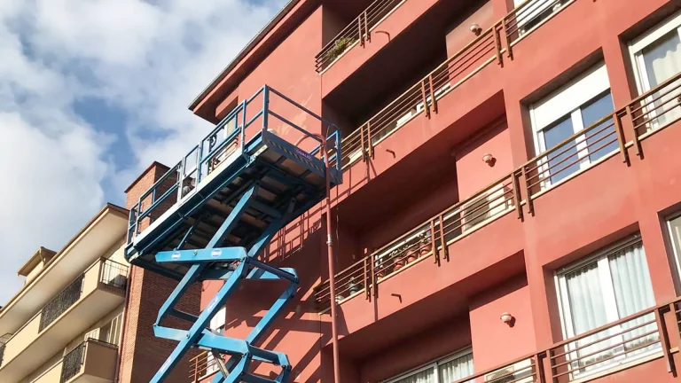 Aislamiento de fachada: Aislar fachada térmicamente mediante insuflado de celulosa por el exterior