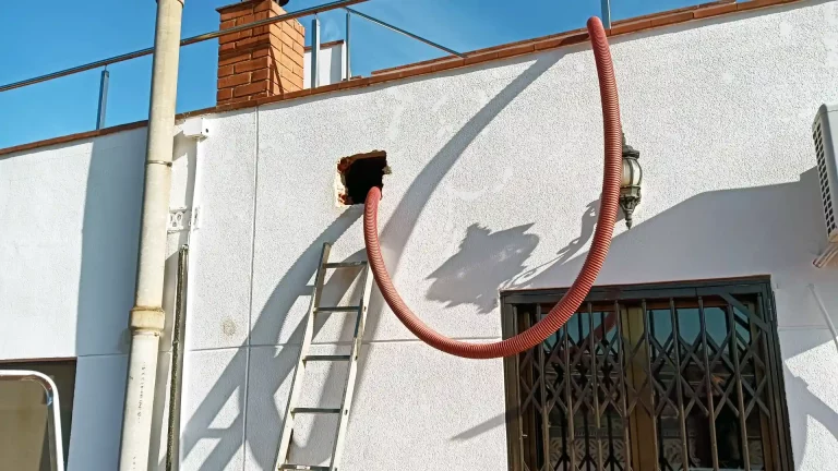 Aislamiento térmico con celulosa insuflada en una vivienda unifamiliar en Rubí