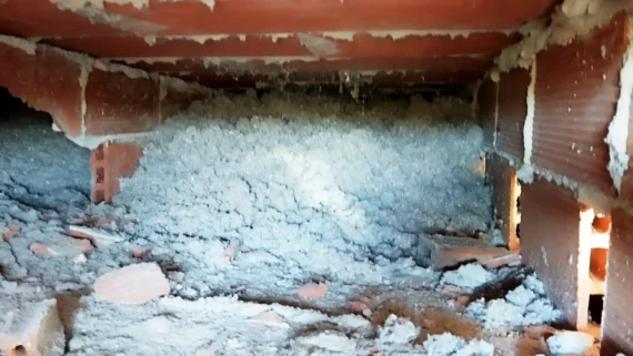 Manta de celulosa aplicada en tejado tipo volta catalana de una vivienda unifamiliar en Rubí, Barcelona